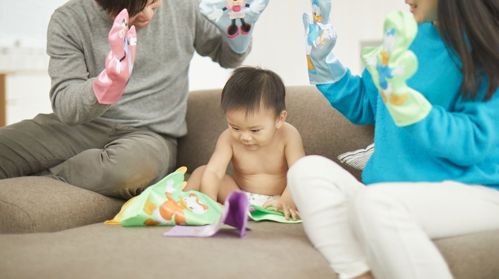 幼兒與迪士尼手套