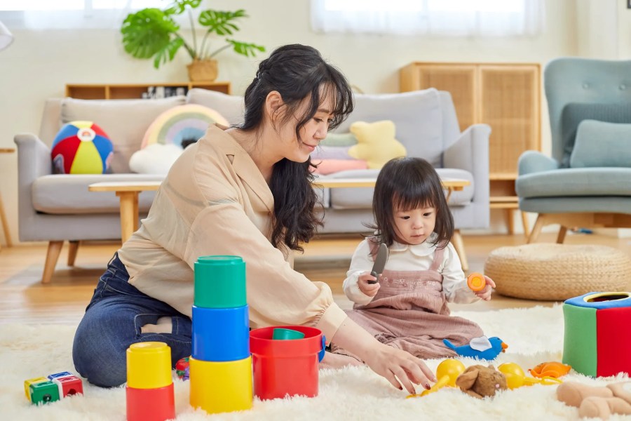 透過遊戲可以帶著孩子認識顏色