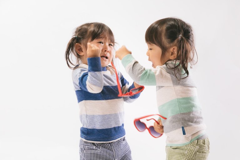 引導孩子表達情緒並學會面對是培養孩子情緒控管的重要環節