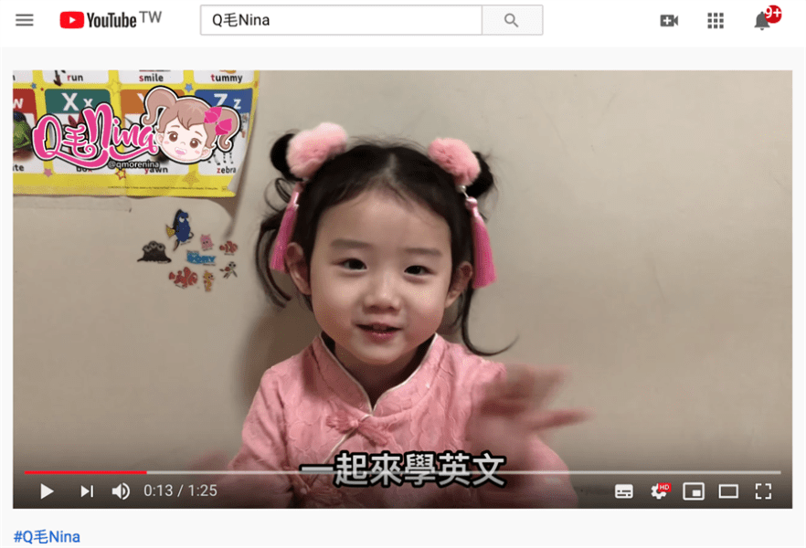 大方地用英文說故事,3歲的Nina堪稱外語學習類最小Youtuber