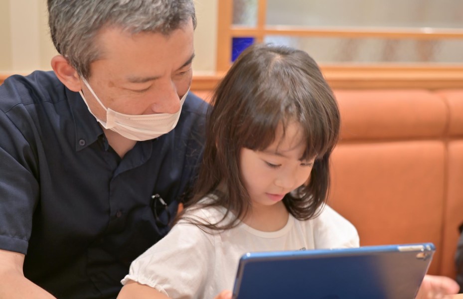 即使不糾正,幼兒也會追求正確的溝通方式。