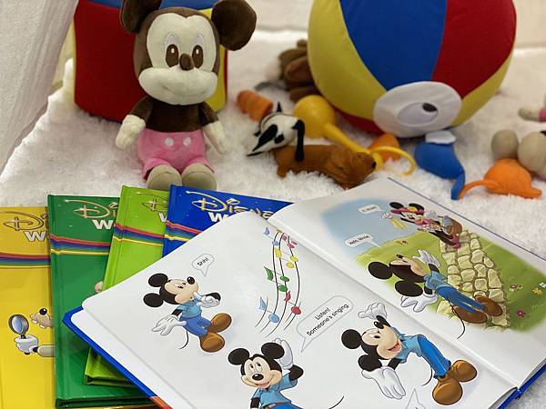 空間陳設以及教材繪本中都充滿米奇