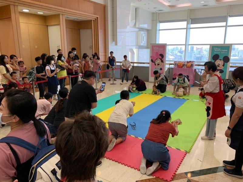 後疫情時代各百貨賣場的寶寶爬行活動報名熱烈,場場大爆滿(7/4高雄草衙道)