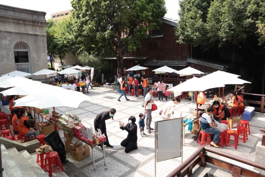 無障礙生活節在吳園舉行,以闖關及園遊會的方式增加互動體驗。
