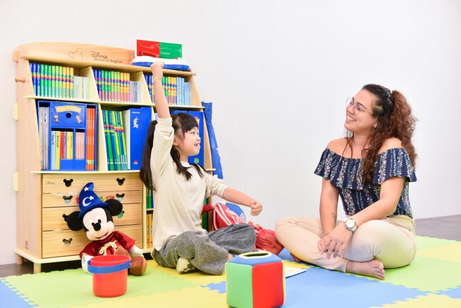 Mishan能以流利美語對談如流,寰宇家庭俱樂部的會員活動也是鞏固學習成果的關鍵。