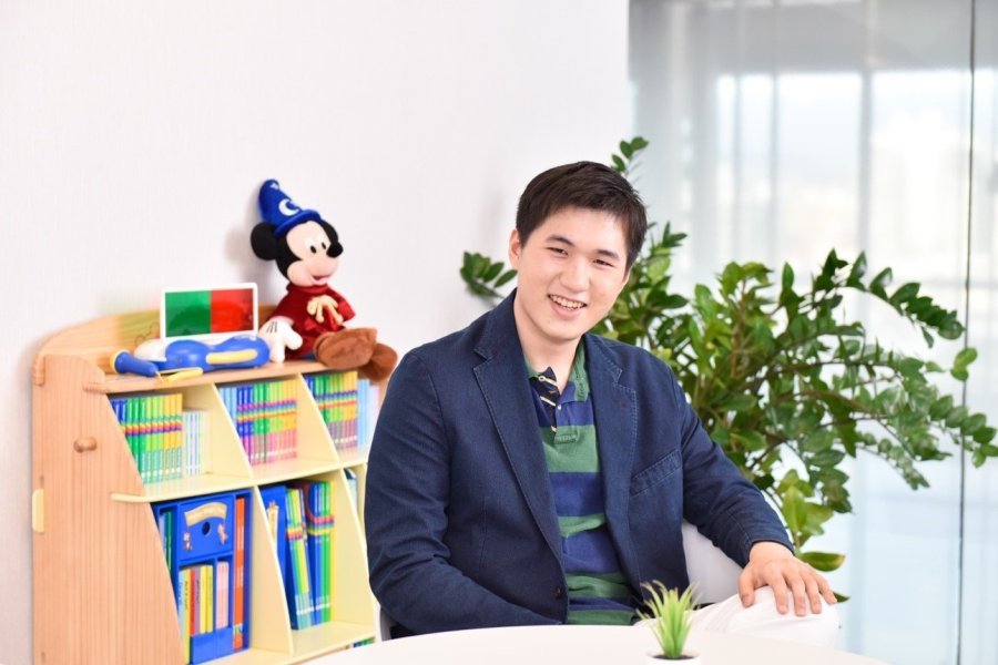 江璟亮13歲時以全球前2%的SAT分數,被紐約大學錄取。
