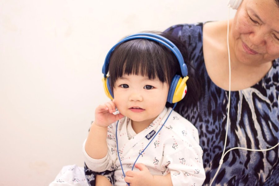 baby listen to DWE music,幼兒透過聽歌學習美語