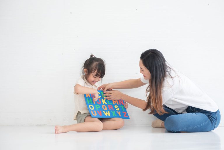 孩子是天生的玩家，也是語言天才！可以透過玩中學美語