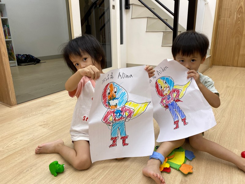 透過美語和孩子們遊戲互動增加練習機會