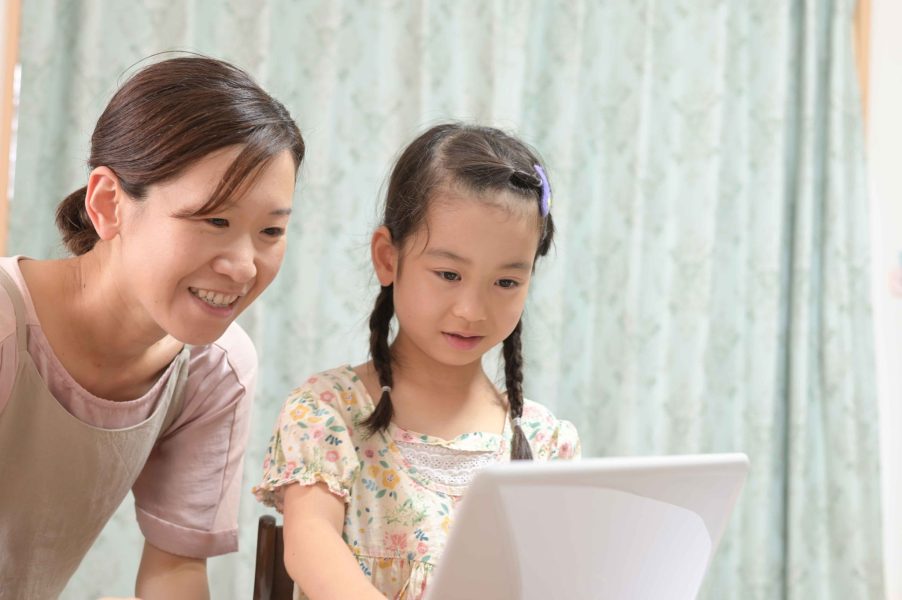 陪伴孩子一同閱讀,可幫助孩子培養閱讀習慣