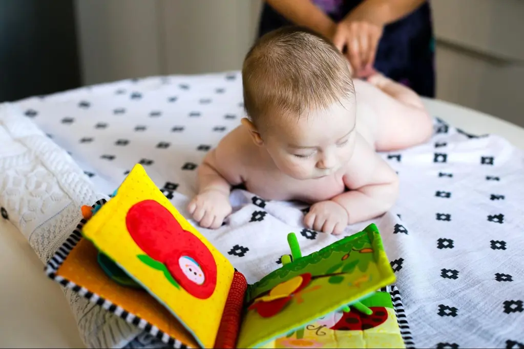 語言敏感期的孩子可以透過「自然吸收」的方式熟悉和掌握一門語言。