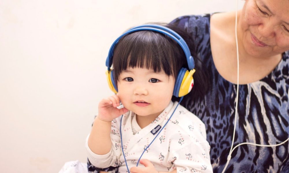 baby listen to DWE music